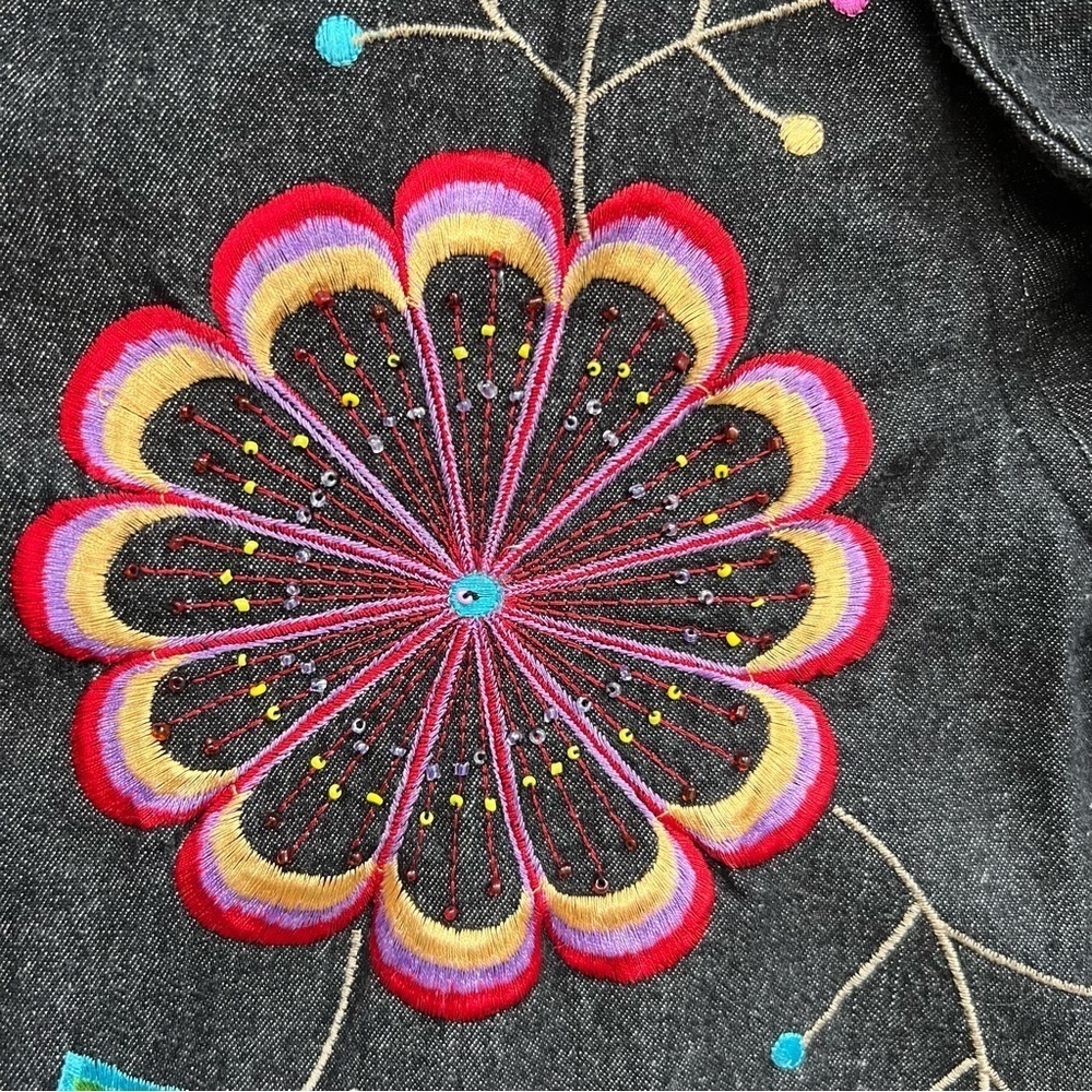 Units Women’s Sz 1X Embroidered Beaded Black Denim Floral Jacket Art To Wear - Picture 7 of 12